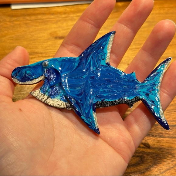 SHARK - handmade/painted wooden magnet - Picture 2 of 4